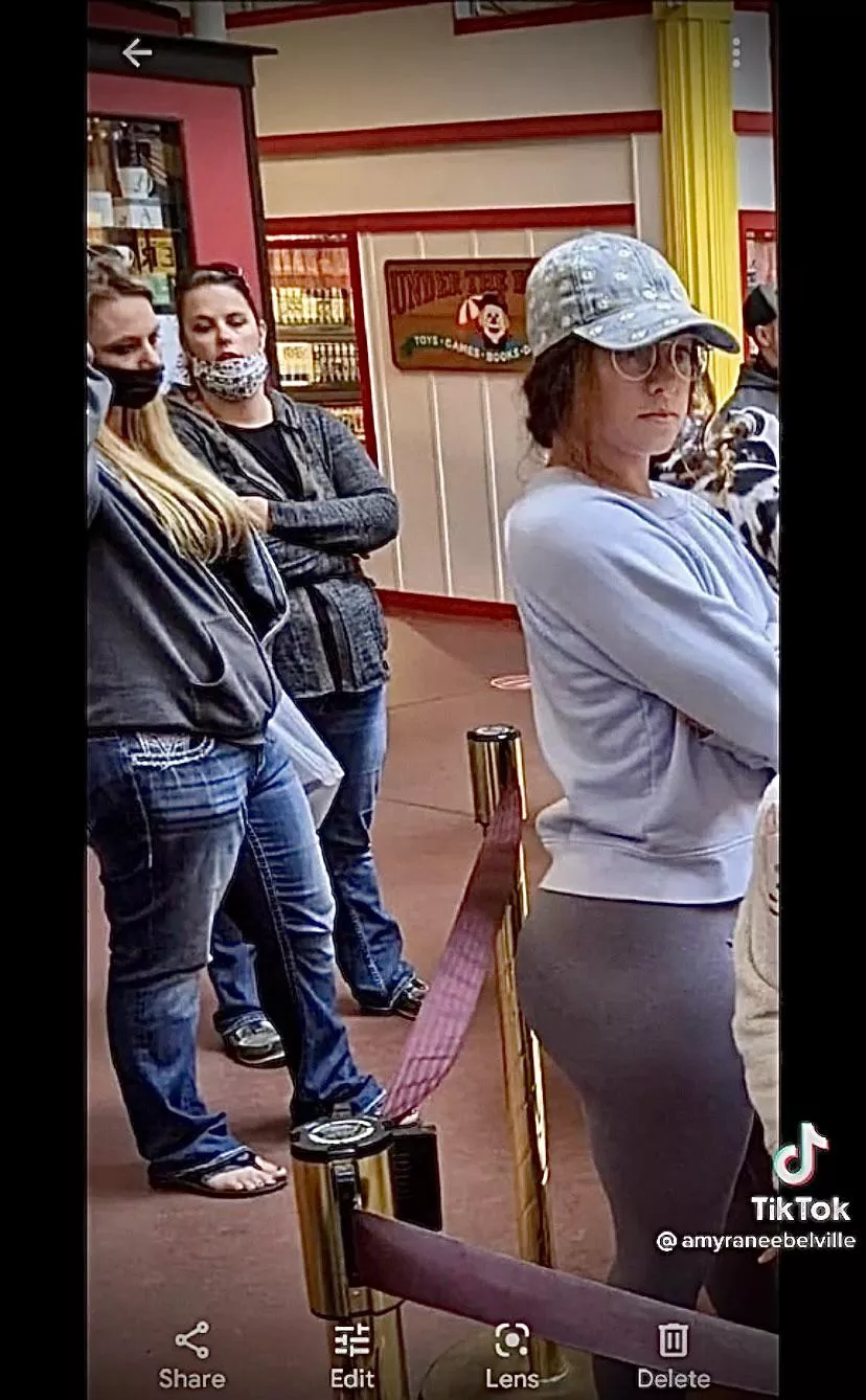 Her Ass In Leggings Has Other Girls Staringππ Her Ass In Leggings Has Other Girls Staringππ