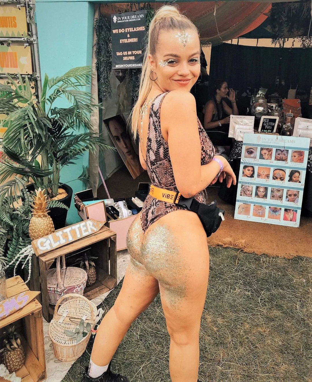 Her Poor Plumber Nudes Festivalsluts Nude Pics Org