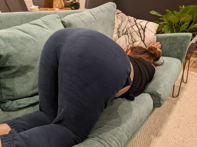 Her pose tonight. Think she could convince you to join us for a little ménage à trois?