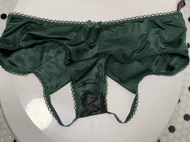 Her satin panties felt so good. Came right in her gusset Her satin panties felt so good. Came right in her gusset