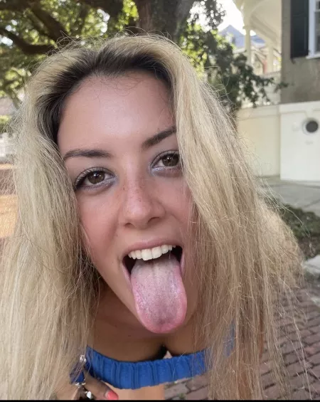 Her tongues out ?