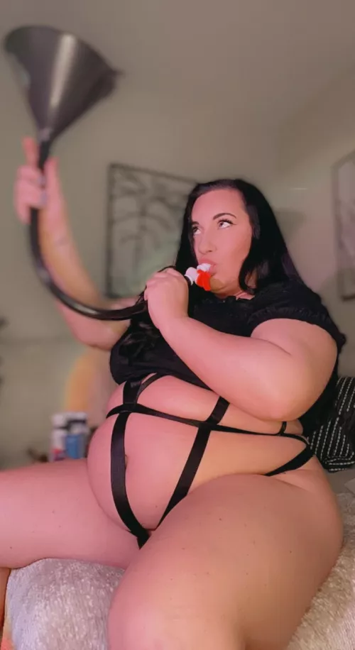 Here for the funnel but can we also appreciate my thighs and arm 😍😍