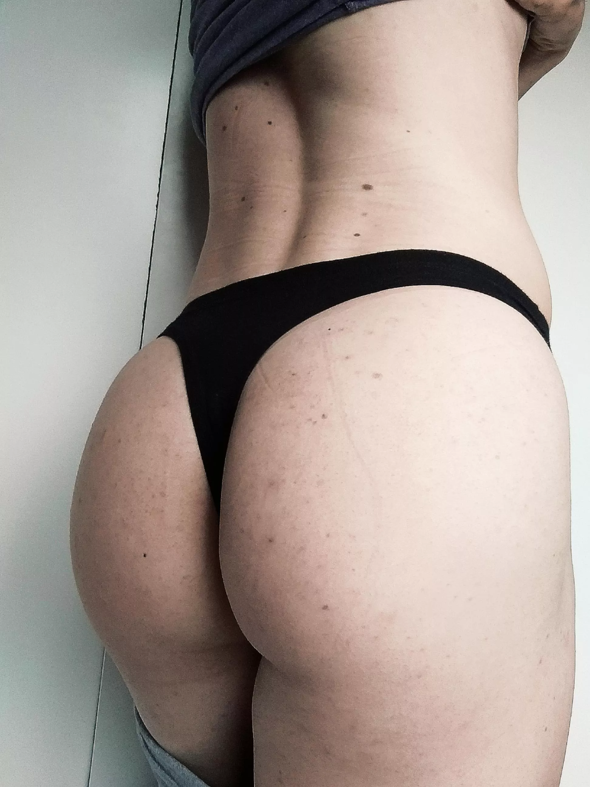 Here is some bum for you 🤗🥰