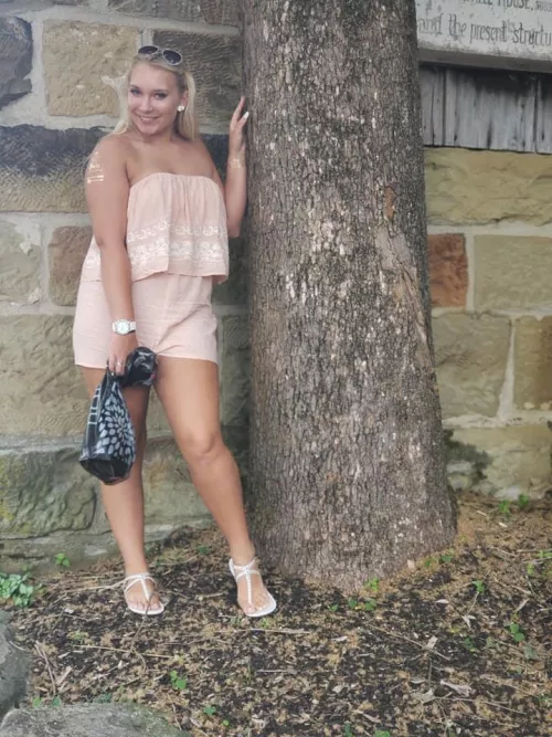 Here to chat about my wife sexy ass wife 😍