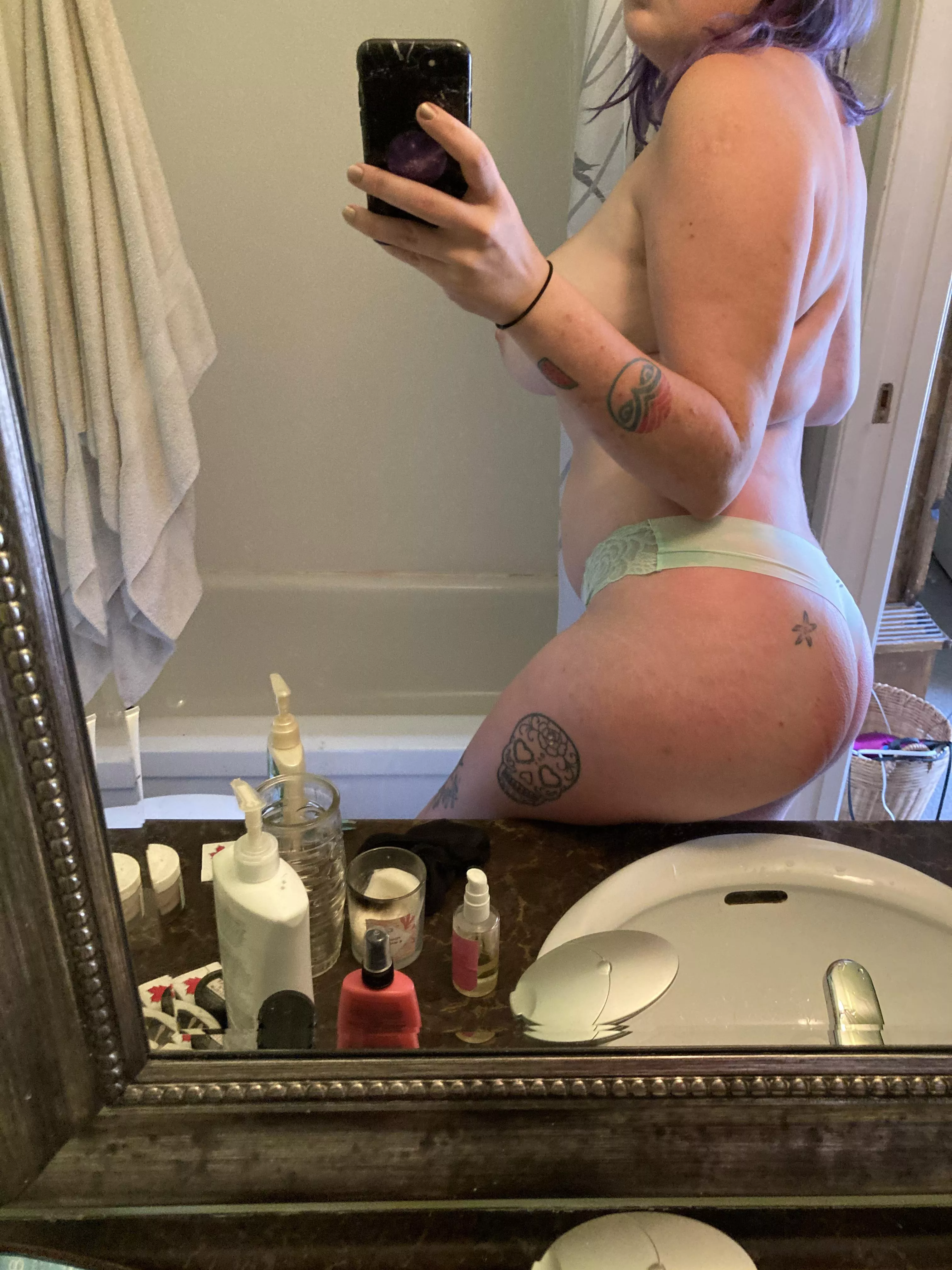 Hereโs a little bit of booty to brighten your weekend ๐ Hereโs a little bit of booty to brighten your weekend ๐