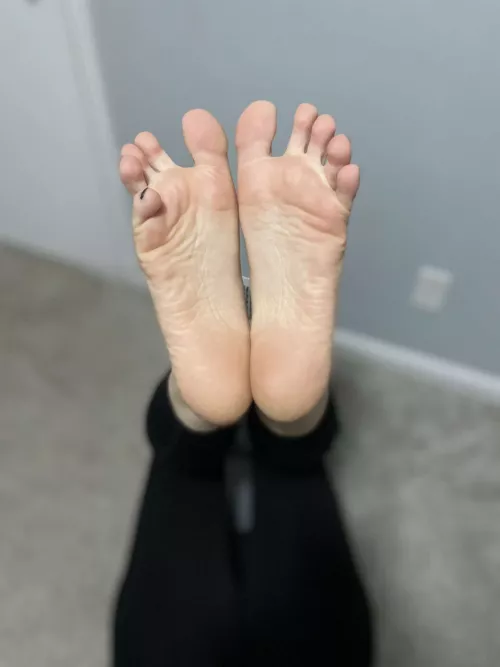 Here's a nice close up. What would you like to do with these toes spread wide open? Here's a nice close up. What would you like to do with these toes spread wide open?