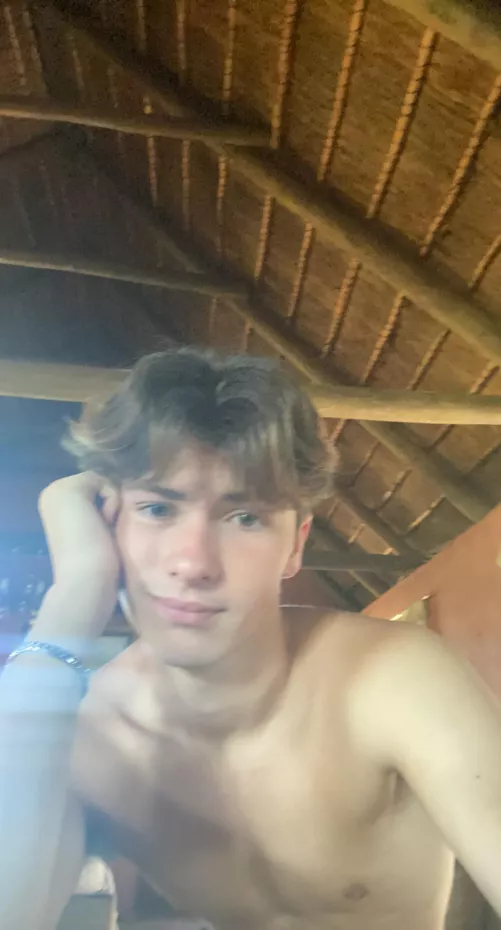 Here’s a photos I wanted to post before but never could because it had shoulders on it. Here’s to recently being 18 and hello gay bros :) Here’s a photos I wanted to post before but never could because it had shoulders on it. Here’s to recently being 18 and hello gay bros :)