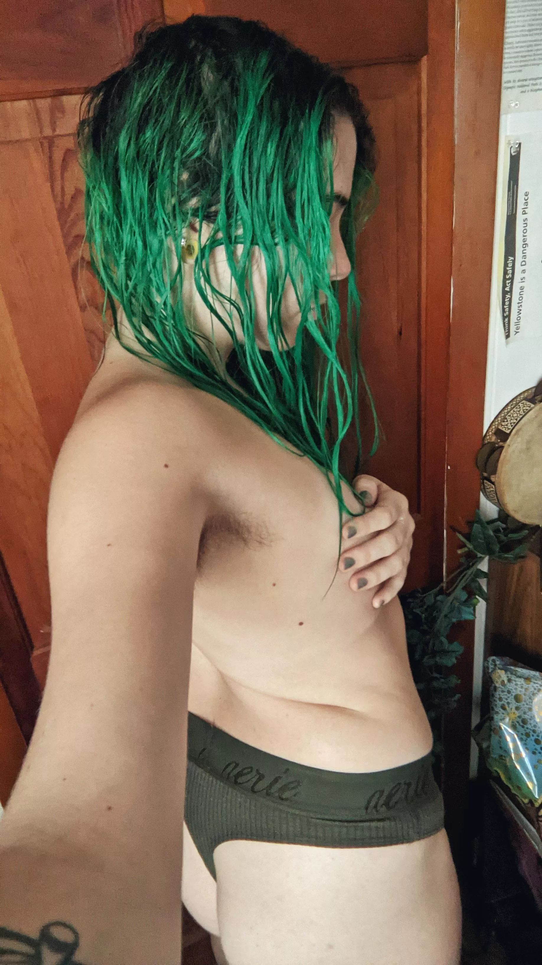 here's my armpit hair and a peek of my butt for you tonight βΊοΈπΈ here's my armpit hair and a peek of my butt for you tonight βΊοΈπΈ
