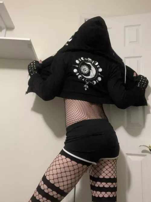 Here’s the back of my hoodie. And my friends said I should bartend at a club in my fit lol Here’s the back of my hoodie. And my friends said I should bartend at a club in my fit lol