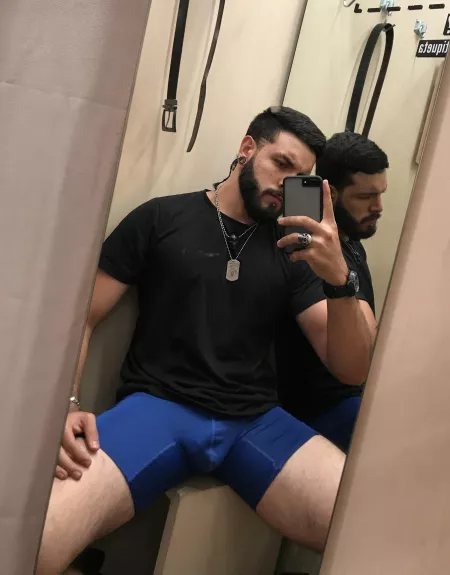 Here's your throne, sit down. š„