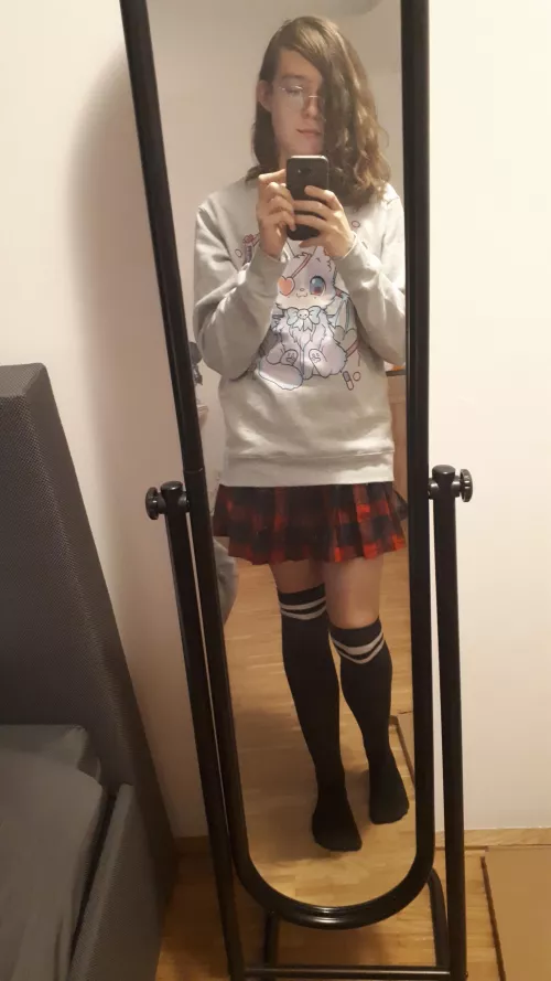 Hewwo, hope chu dont mind a late femboy friday post 👉👈