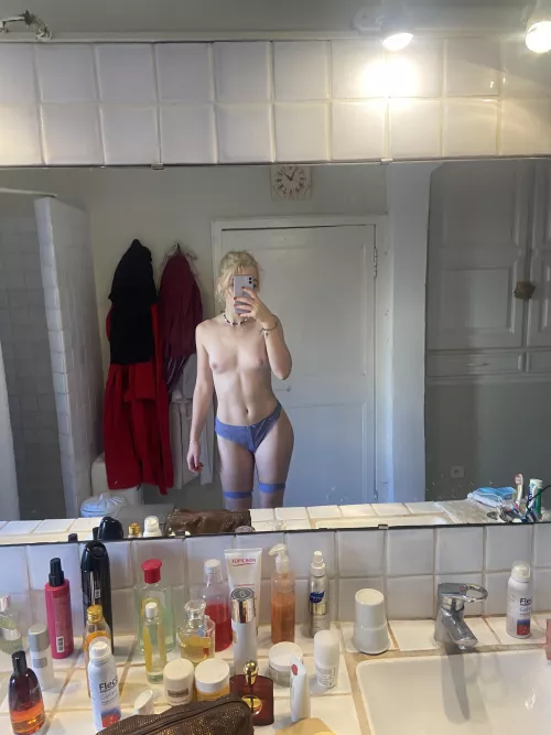 Hey 🧸 are you into european xs girls ?