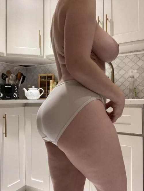 Hey babe, I’m grabbing a snack; you want anything? (F) (nb) Hey babe, I’m grabbing a snack; you want anything? (F) (nb)