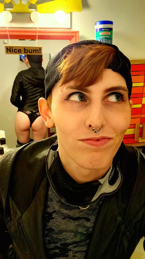 Hey babes, hope y'all had someone to kiss last night 😘