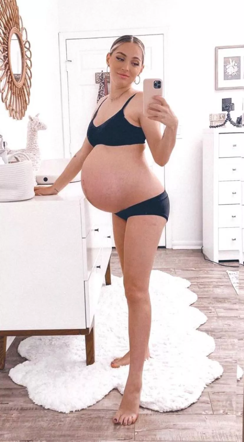 Hey babes it’s been awhile how’s my bump looking now? Hey babes it’s been awhile how’s my bump looking now?