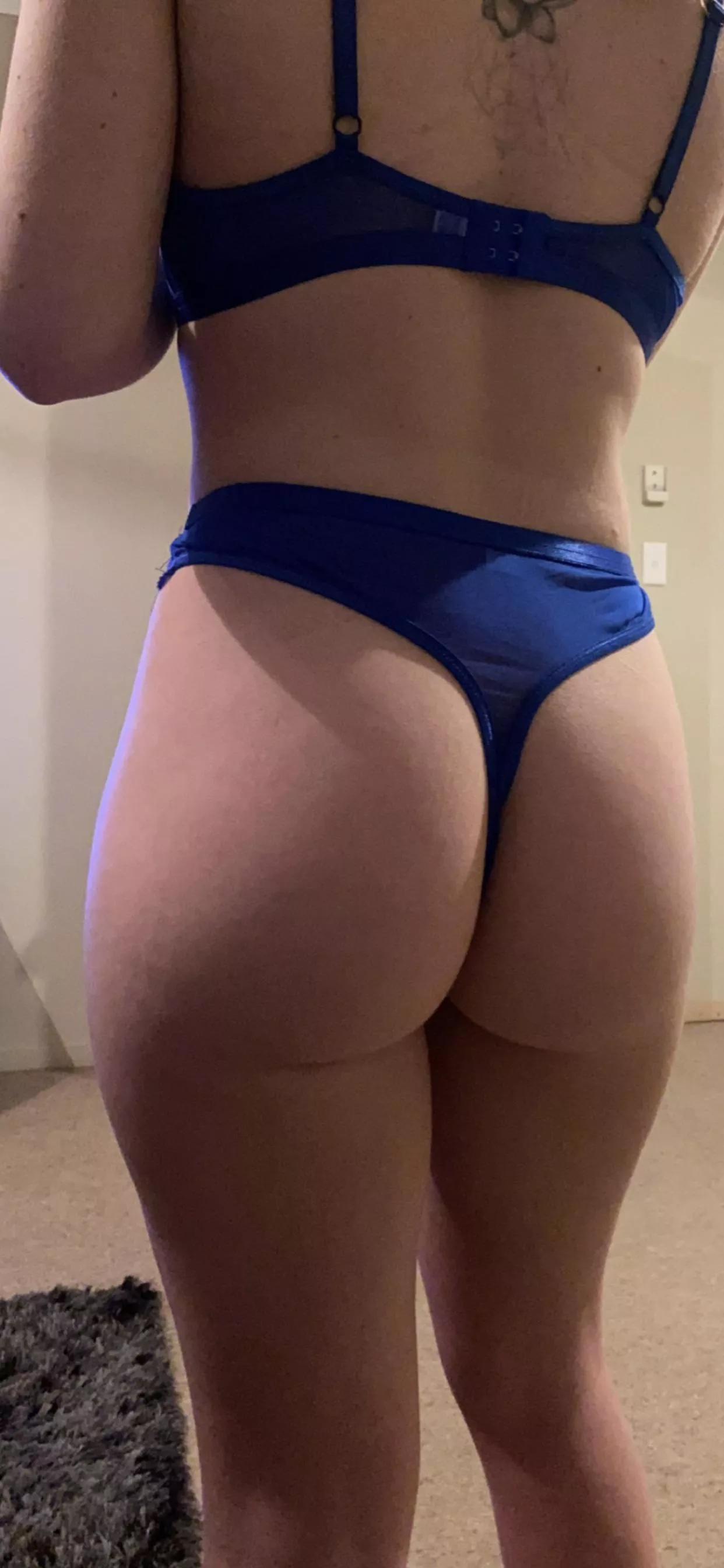 Hey bby what would you do to me 🤫😉👅and how much am I worth 💰
