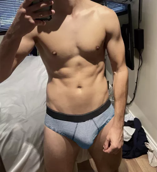 Hey bros, how do I look in briefs? 🤷🏻♂️ DM’s open if you want to chat 🤙