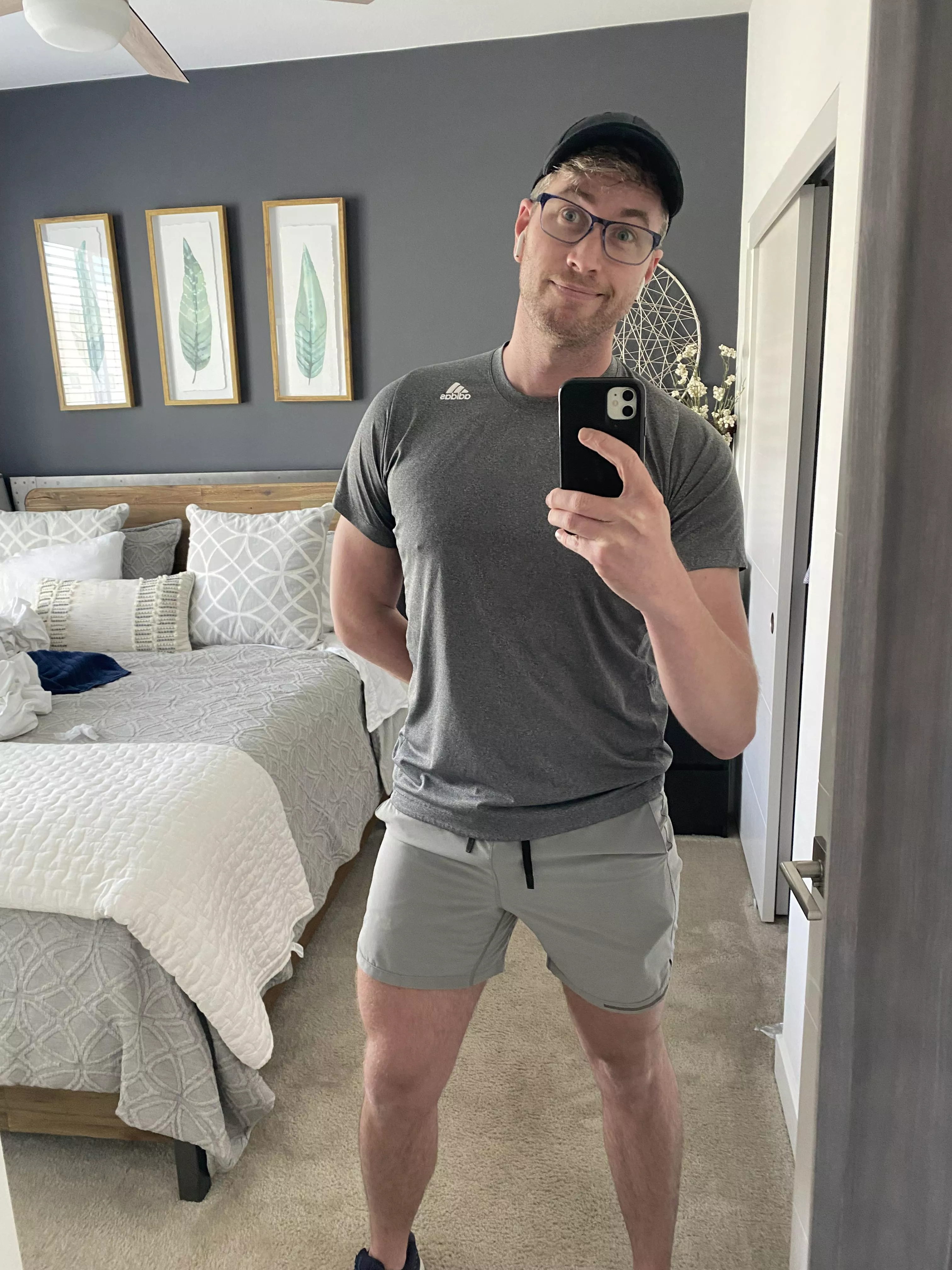 Hey Bros! Who is keeping the NY resolution going?!? Also, anyone have any music recommendations??? My workouts are still Rain on Me on repeat 😂🤣😭😭😭