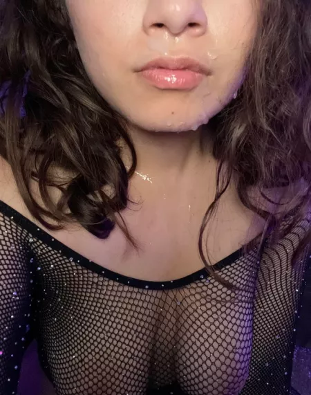 hey daddy ! feeling naughty today can i send you my dirtiest pic ?? im just a