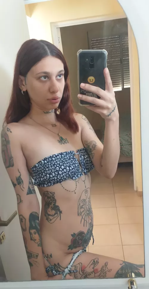 Hey daddy 🥵 want to see more ?