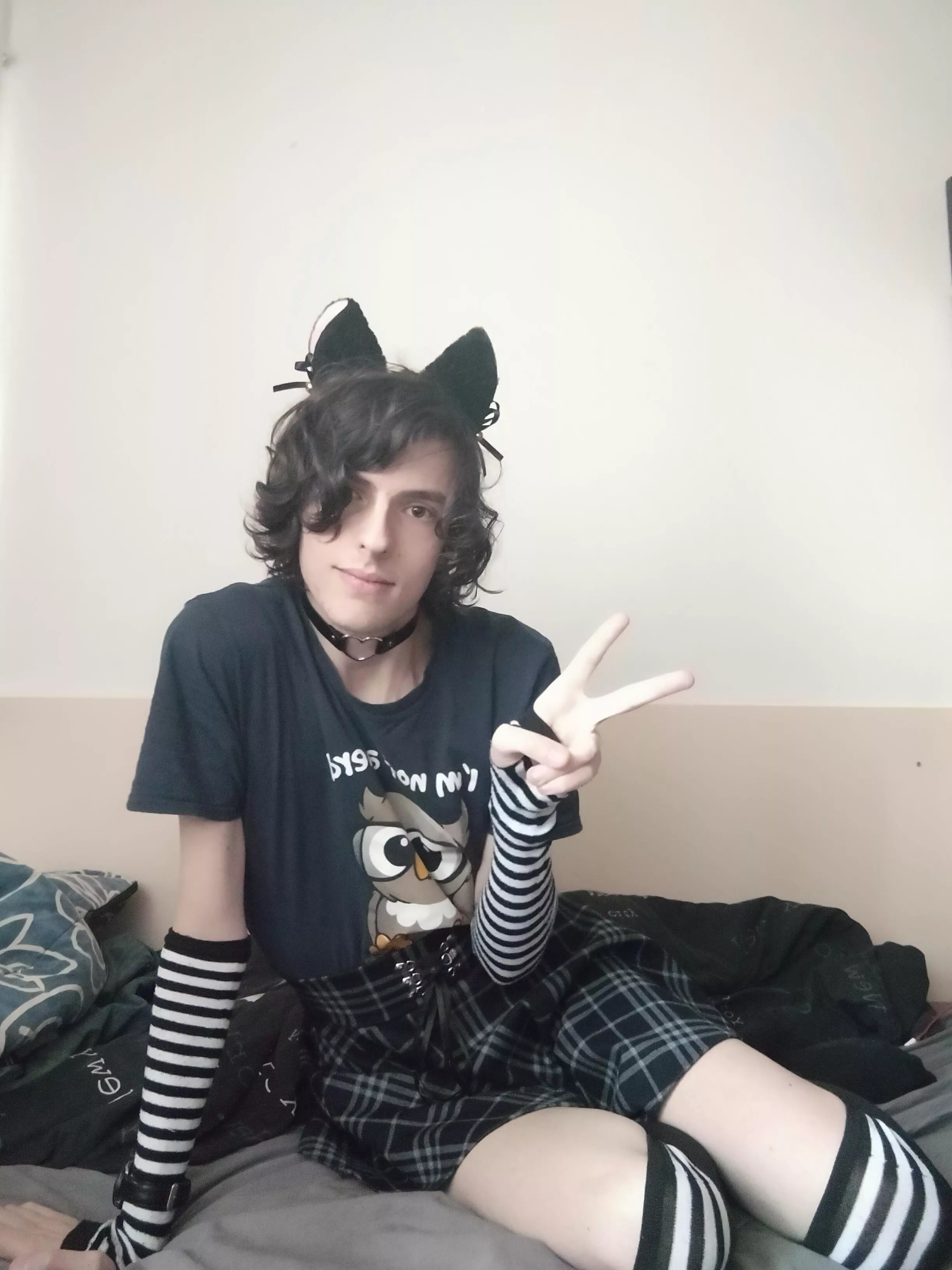 Hey everyone ! French trans catgirl here ! I know there's not much variation in the outfit, but do I look cute ?