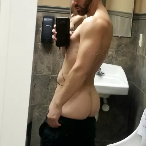 Hey guys! π first post here - can I get some butt reviews?