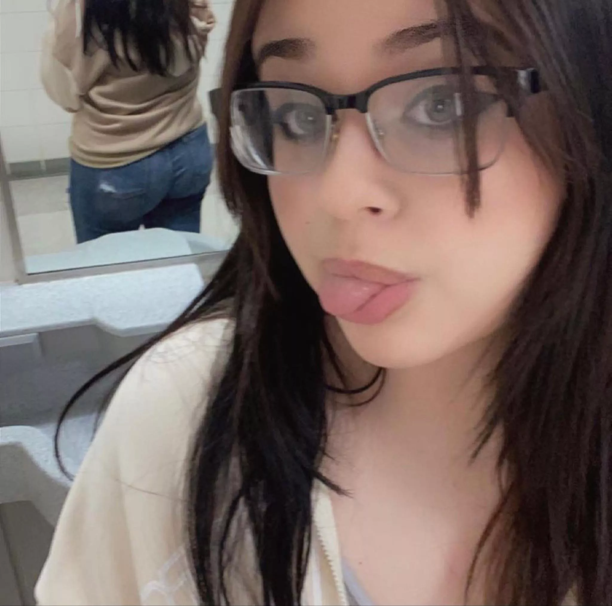 Hey guys recently turned 18 Hey guys recently turned 18