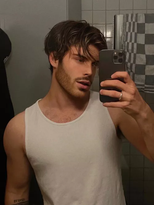 Hey guys, took this after the gym. Thought I’d share Hey guys, took this after the gym. Thought I’d share