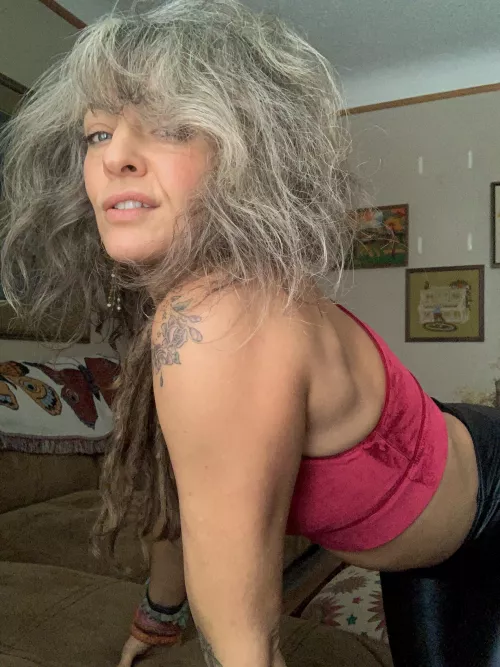 Hey hey hey fine fellas and ladies what is shakin tonight?