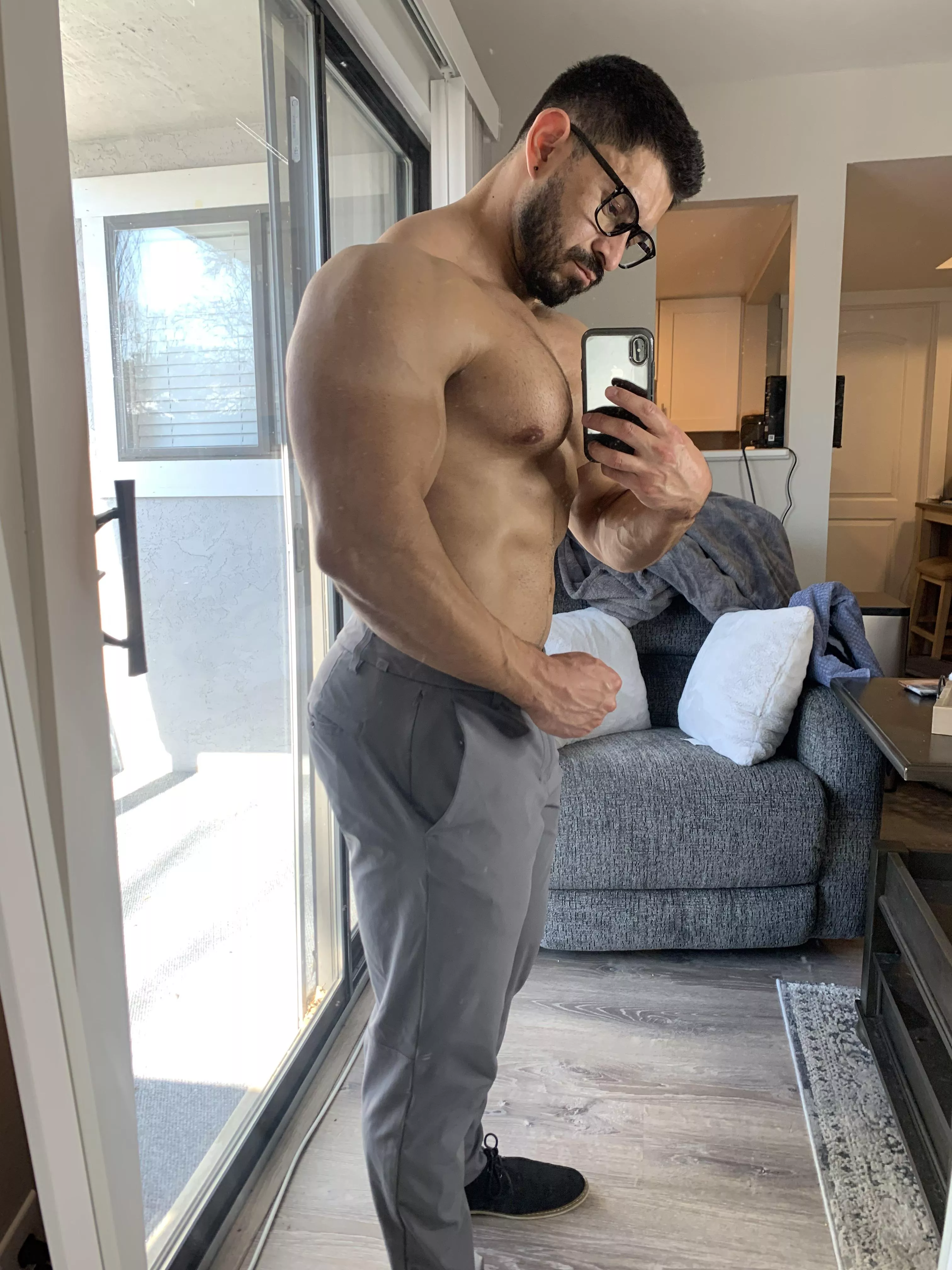 Hey hey. Hope everyone’s having a relaxing evening. 🤓