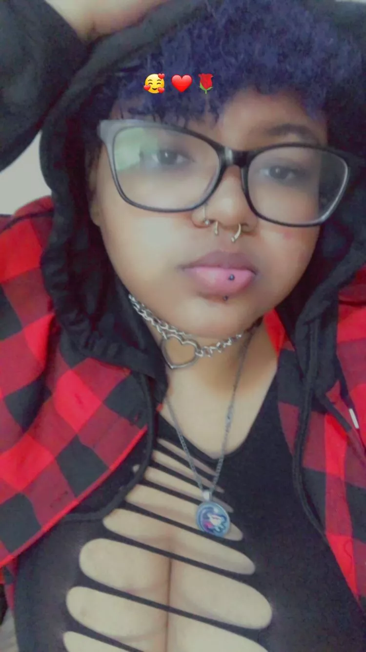 Hey I’m a little looking for friends and if that happens just message me if you want I hope this is okay to post if not just let me know