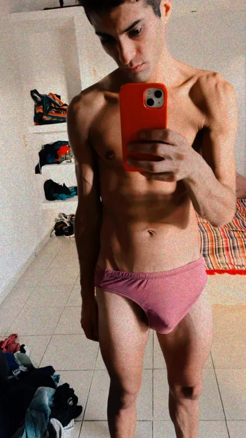 Hey I’m Derek 20 m 6 ft