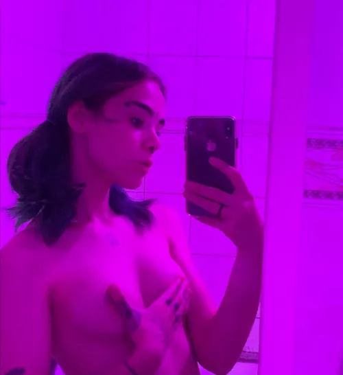 🎀 hey, i’m Laly 🎀 naughty 19 year girl, want to be seduced by adult boys 🧏🏼