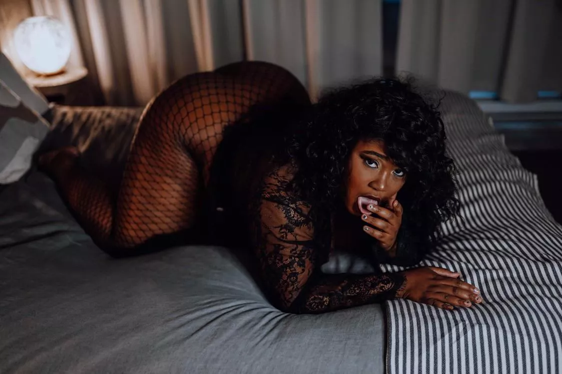 Hey I’m new here ! What do y’all like in a cam show ?