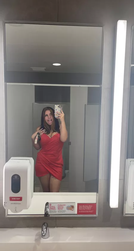 hey, iβm sugar, iβm 18, itβs my first time posting here!π