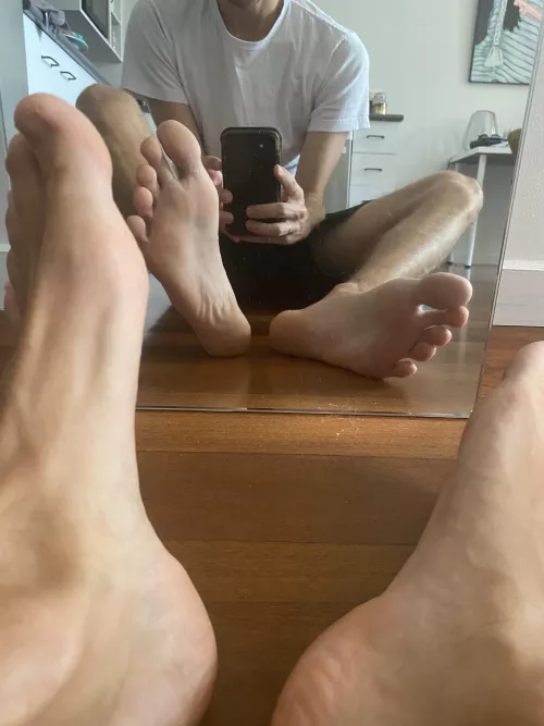 Hey team, 29 y/o here. My new squeeze has a foot fetish. He hasn’t really seen mine (well I haven’t seen him looking lol). Any tips? Pedi or no?