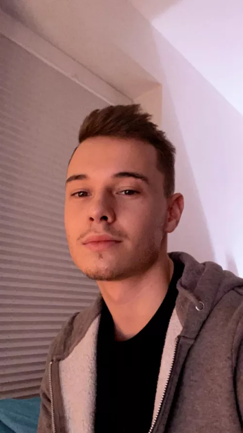 Hey y’all :) first Face Post on here so please go easy on me 😩😇