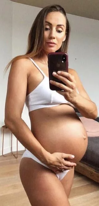 Hey y’all how’s my belly making you feel? Hey y’all how’s my belly making you feel?