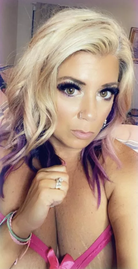 Hey yโall! Just a 43 milf, nothing to see here!๐