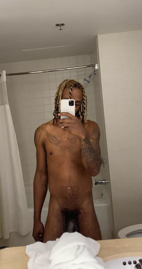 Hey yโall new here๐