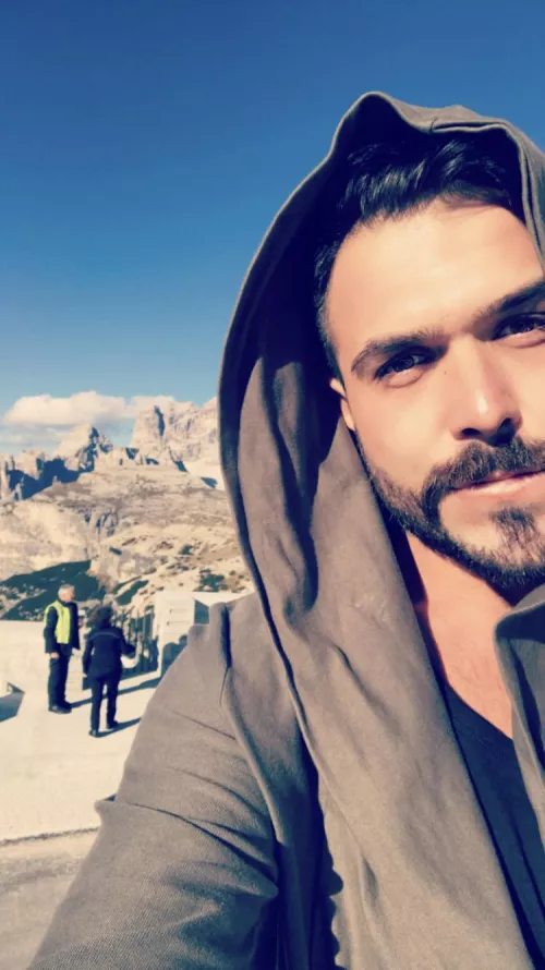 Hey you, what are you into ? ☺️ I hope to find that guy who’s more into feeling and see me like a soul , not just like a product, I really need affection and a lot of hugs