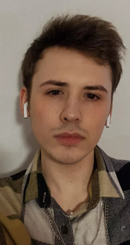 Heya in quite bored, more bored than usual 😂