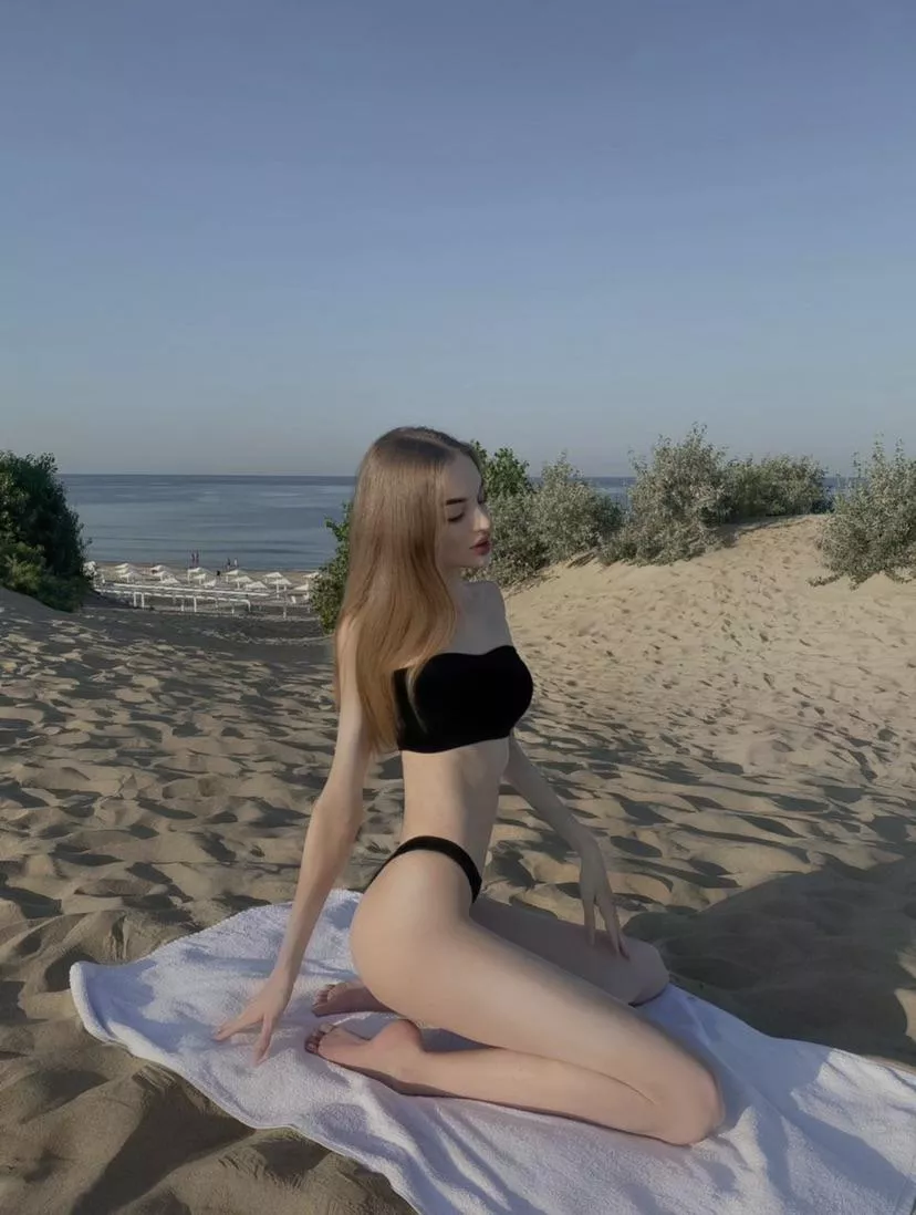 hey✨I’m a cute skinny girl✨free link in bio