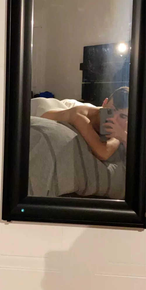 Heyy ! 18m canada ! Sc : tggt82 β¦ im hairy & average body