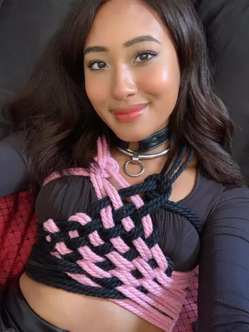 Hi 👋 All tied up and collared 🥰🖤