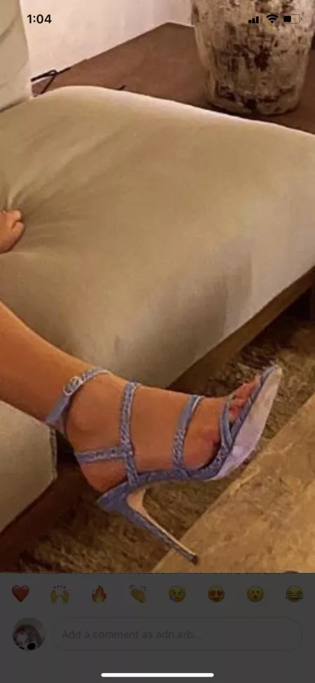 hi! apptly there is no steve madden groupā¦would anyone know which shoes these are? She said steve madden but i canāt find it anywhere on their website and iām obsessed w them