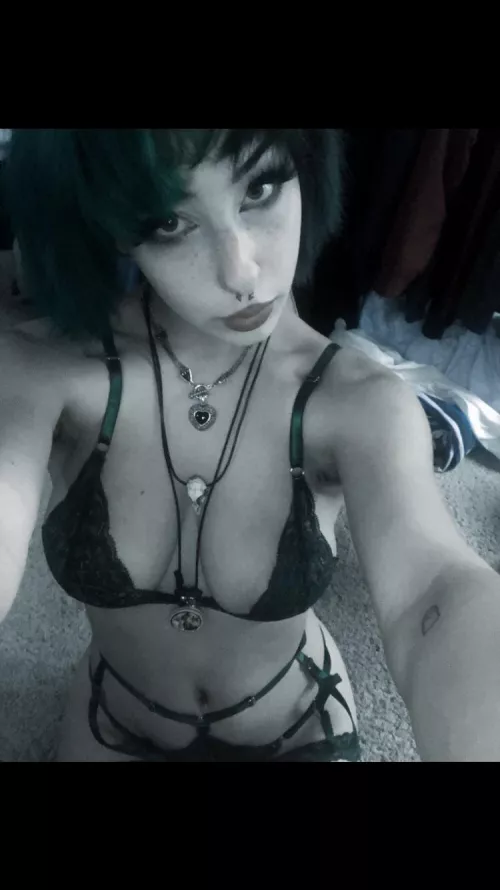 hi babes <33 i’m new around these parts!!