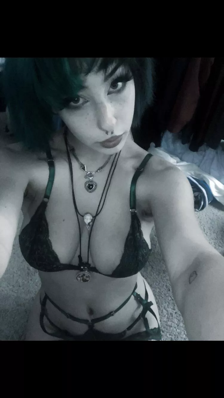 hi babes <33 iโm new around these parts!! hi babes <33 iโm new around these parts!!