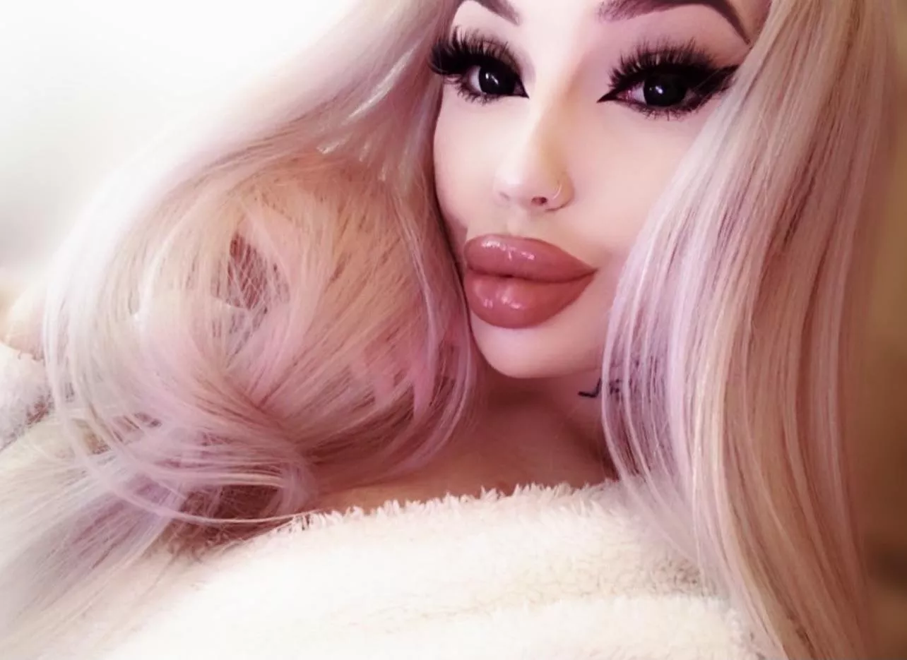 hi, barbie doll here👸🏼❤️🔥 hi, barbie doll here👸🏼❤️🔥