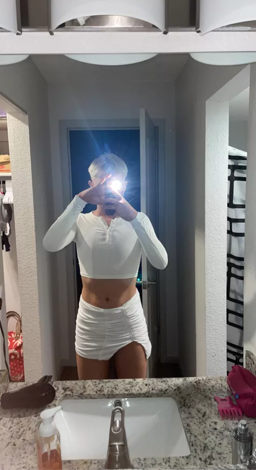 hi cuties! <3 how is everyone? 🙈 hi cuties! <3 how is everyone? 🙈